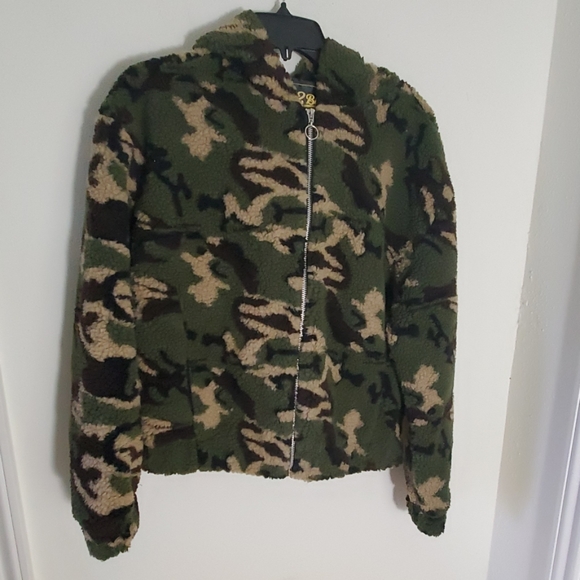 🆕 Green Camo Teddy Bomber Jacket - Picture 4 of 7